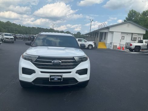 Certified 2020 Ford Explorer XLT RWD image 2
