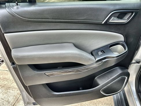 Used 2018 Chevrolet Suburban LT RWD image 15