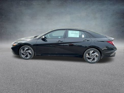 Used 2025 Hyundai Elantra Sport FWD image 29