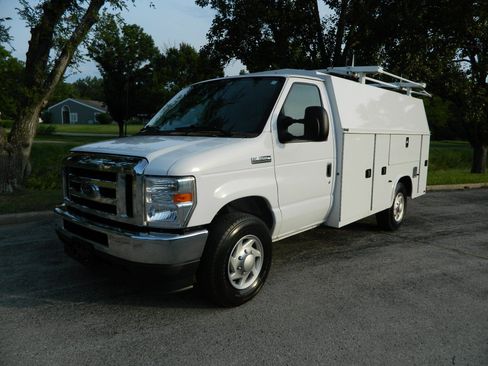 Used 2023 Ford E-350 and Econoline 350 Super Duty w/ Power Windows & Locks Group RWD image 4