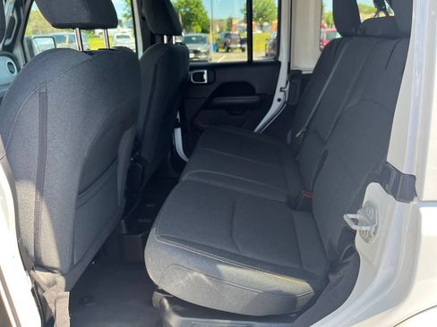 Used 2024 Jeep Wrangler Unlimited Sahara AWD/4WD image 25