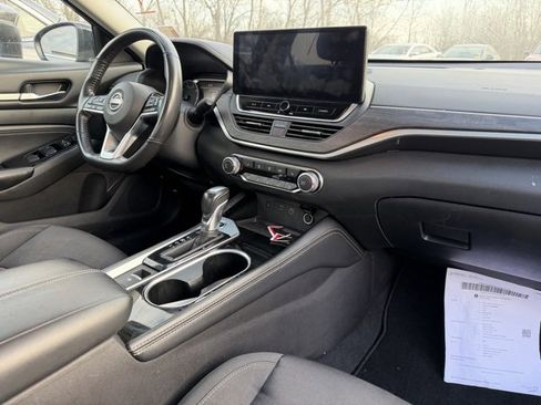Used 2023 Nissan Altima 2.5 SV w/ SV Premium Package image 6