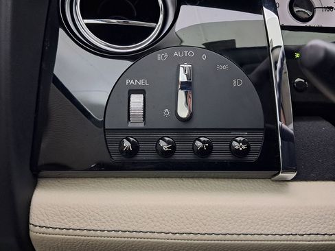 Used 2011 Rolls-Royce Ghost image 15