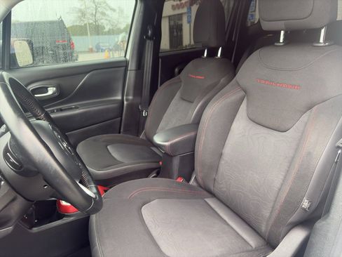 Used 2019 Jeep Renegade Trailhawk w/ LED Lighting Group AWD/4WD image 7