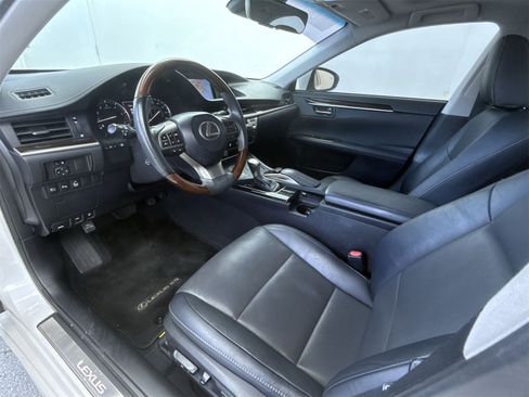 Used 2018 Lexus ES 350 w/ Navigation System Package image 12