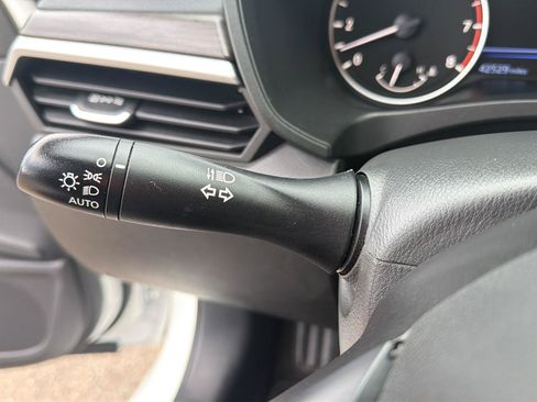 Used 2025 Nissan Altima 2.5 SV FWD image 20