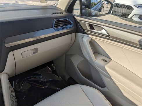 Certified 2023 Volkswagen Tiguan SE image 14