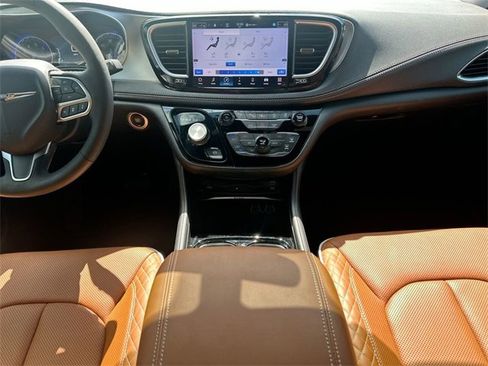 Used 2024 Chrysler Pacifica Pinnacle image 14