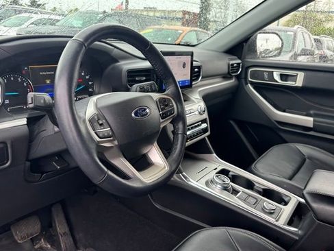 Used 2023 Ford Explorer XLT w/ Equipment Group 202A AWD/4WD image 15