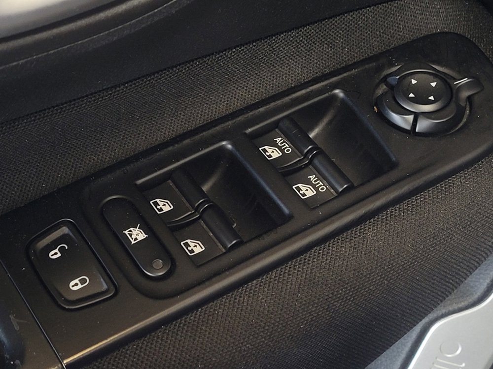 Used 2020 Jeep Renegade Latitude FWD image 27