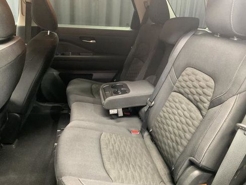 Used 2022 Nissan Pathfinder S AWD/4WD image 9