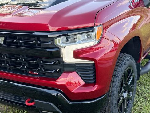 Used 2024 Chevrolet Silverado 1500 LT Trail Boss w/ LT Trail Boss Premium Package AWD/4WD image 9