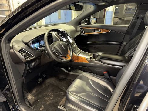 Used 2017 Lincoln MKX Reserve w/ Lincoln MKX Climate Package image 32