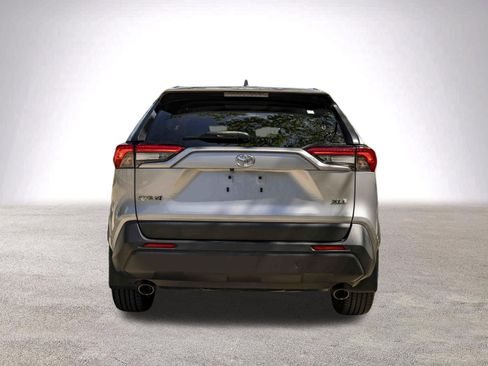 Used 2019 Toyota RAV4 XLE Premium image 8