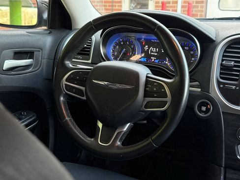 Used 2018 Chrysler 300 Touring AWD/4WD image 16