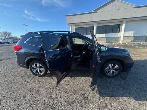 Used 2025 Subaru Ascent Premium image 8