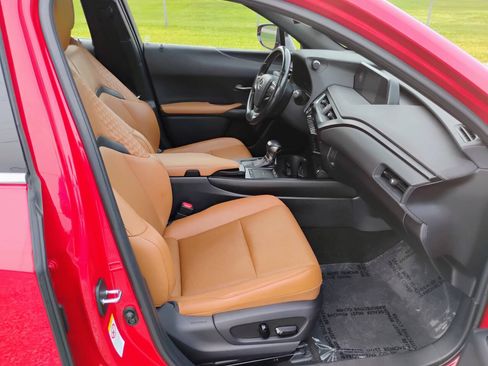 Used 2019 Lexus UX 200 w/ Premium Package FWD image 30