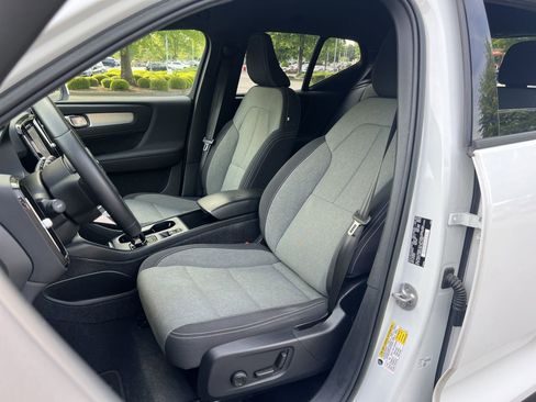 Used 2023 Volvo XC40 B5 Core AWD/4WD image 17