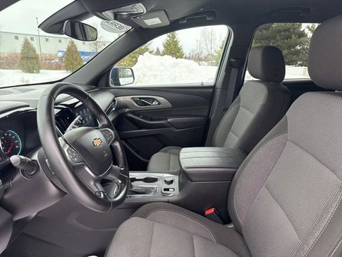 Used 2023 Chevrolet Traverse LT image 17