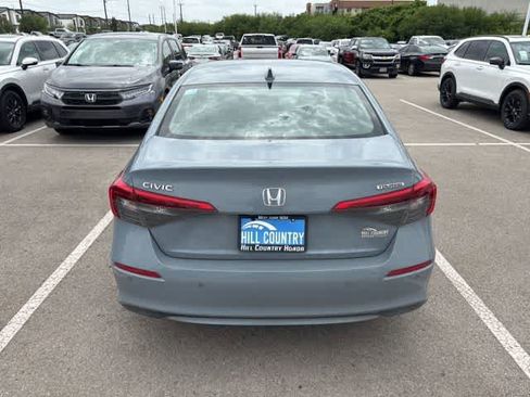 Used 2022 Honda Civic Touring image 4