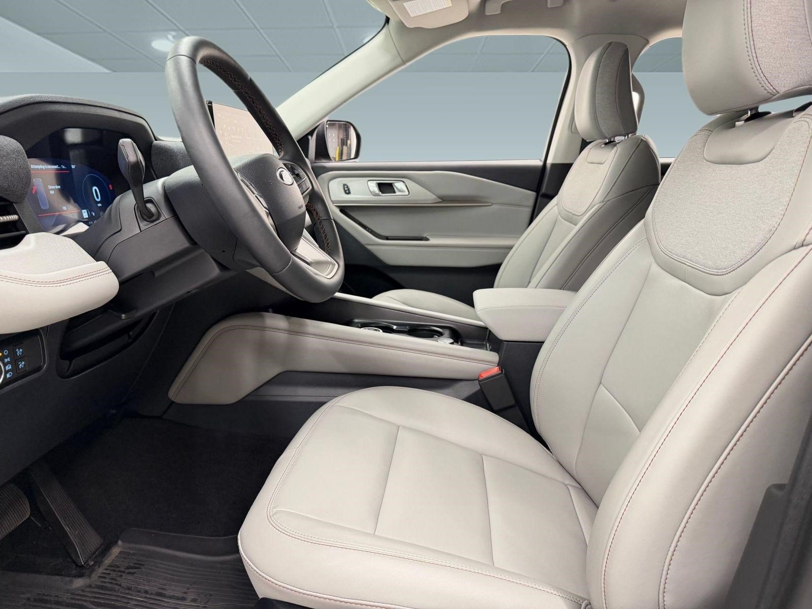 New 2026 Ford Explorer Active w/ Active Comfort Package AWD/4WD image 4