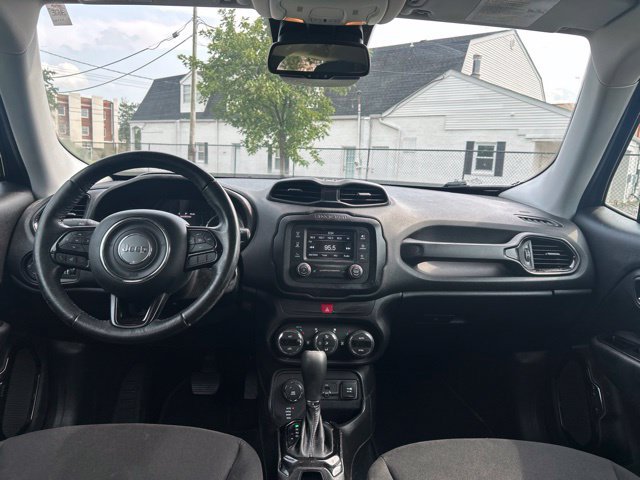 Used 2016 Jeep Renegade Latitude AWD/4WD image 3