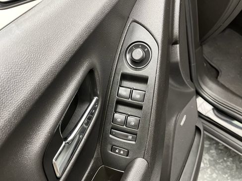 Used 2019 Chevrolet Trax LT w/ Sun & Sound Package AWD/4WD image 8