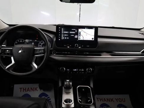 Used 2025 Mitsubishi Outlander SE AWD/4WD image 19