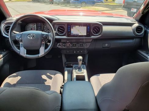 Used 2019 Toyota Tacoma TRD Sport AWD/4WD image 11