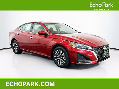 Used 2023 Nissan Altima 2.5 SV w/ SV Premium Package image 1