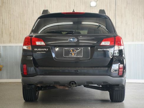 Used 2014 Subaru Outback 2.5i Premium w/ Moonroof Package AWD/4WD image 9
