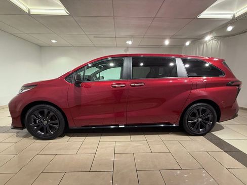 Certified 2025 Toyota Sienna XSE image 2