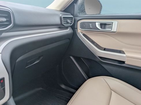 Used 2023 Ford Explorer XLT w/ Equipment Group 202A image 31