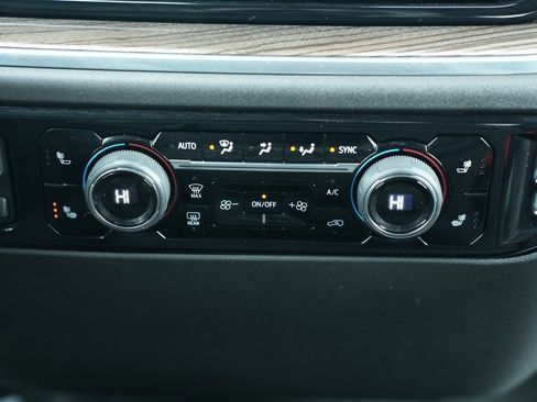 Used 2025 Chevrolet Silverado 1500 LT image 34