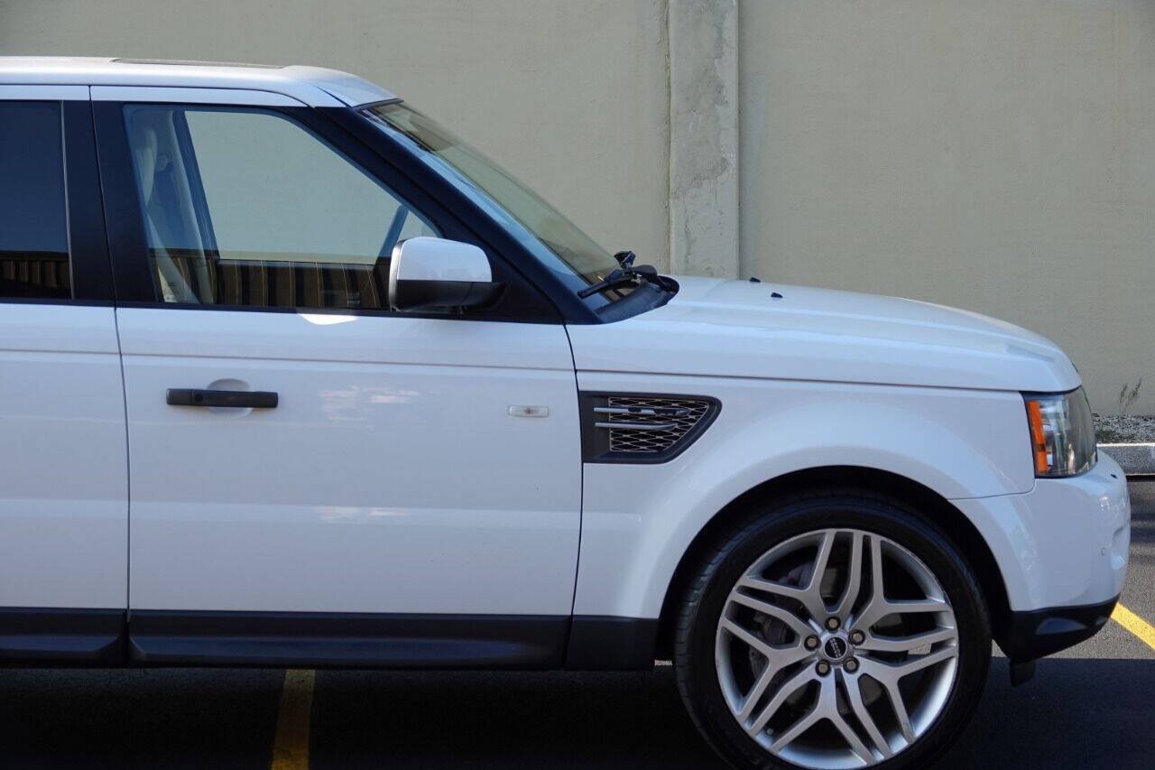 Used 2011 Land Rover Range Rover Sport Supercharged AWD/4WD image 23
