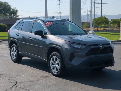 Used 2021 Toyota RAV4 LE w/ Carpet Mat Package (TMS) AWD/4WD image 8