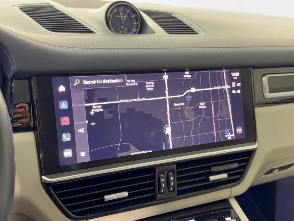 Used 2022 Porsche Cayenne GTS AWD/4WD image 23