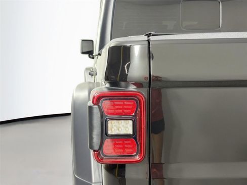 Used 2021 Jeep Gladiator Rubicon AWD/4WD image 16