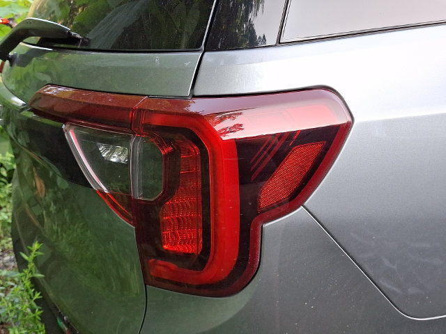 Used 2023 GMC Acadia SLT w/ Elevation Edition AWD/4WD image 7