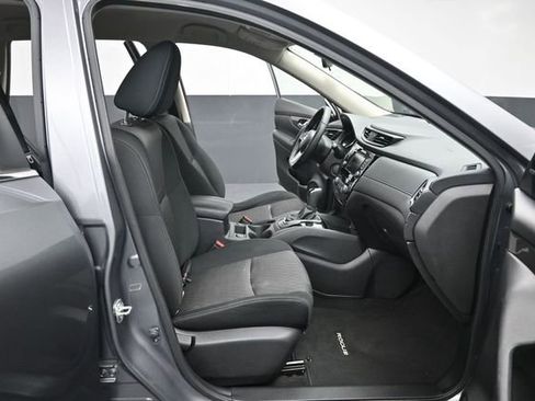 Used 2020 Nissan Rogue SV FWD image 27