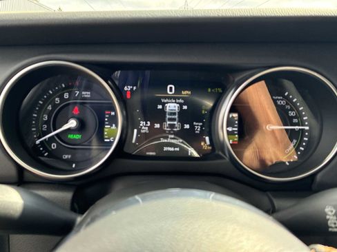 Used 2022 Jeep Wrangler Unlimited Sahara image 11