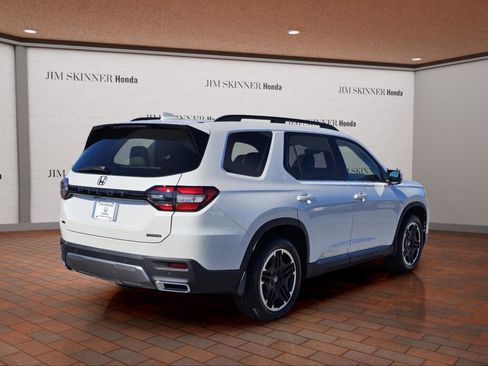 New 2026 Honda Pilot Touring image 8