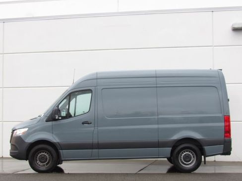 Used 2025 Mercedes-Benz Sprinter 2500 image 4