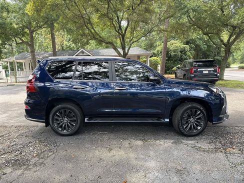 Used 2022 Lexus GX 460 Premium w/ Accessory Package AWD/4WD image 5