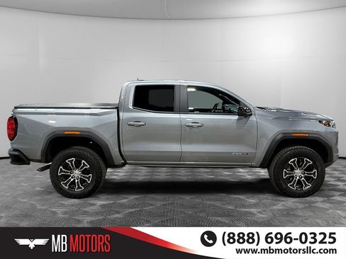 Used 2025 GMC Canyon AT4 AWD/4WD image 2