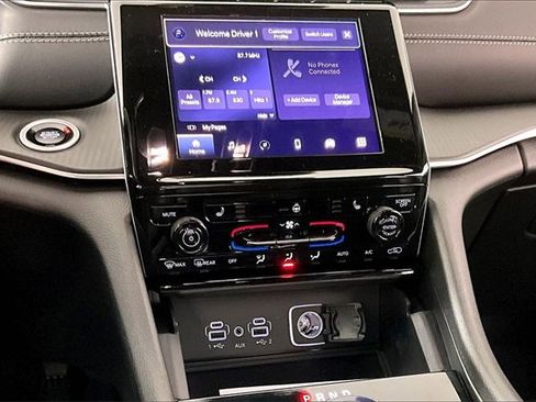 New 2025 Jeep Grand Cherokee L Laredo image 7