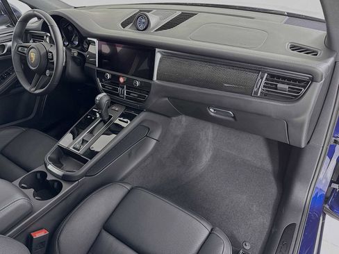 Certified 2025 Porsche Macan GTS image 31