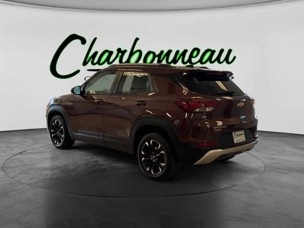 Used 2022 Chevrolet TrailBlazer LT w/ Convenience Package FWD image 3
