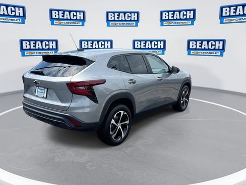 Used 2024 Chevrolet Trax RS w/ Driver Confidence Package FWD image 8
