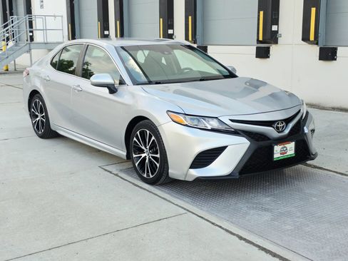 Used 2018 Toyota Camry SE FWD image 7